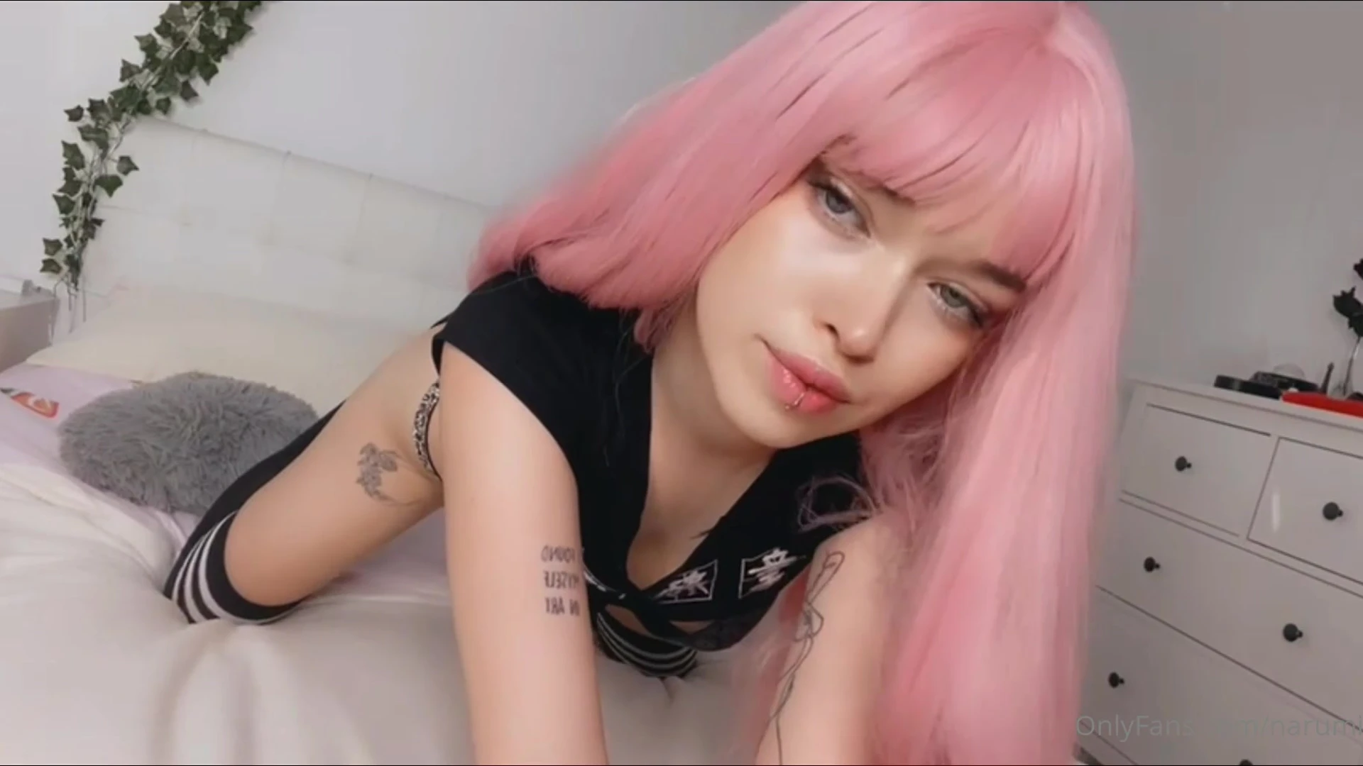 Mia Yokai  nude shows off her amazing body to her subscribers