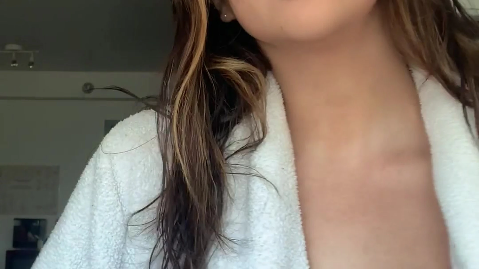 kennacatx on vacation, but still want soem huge coick in her