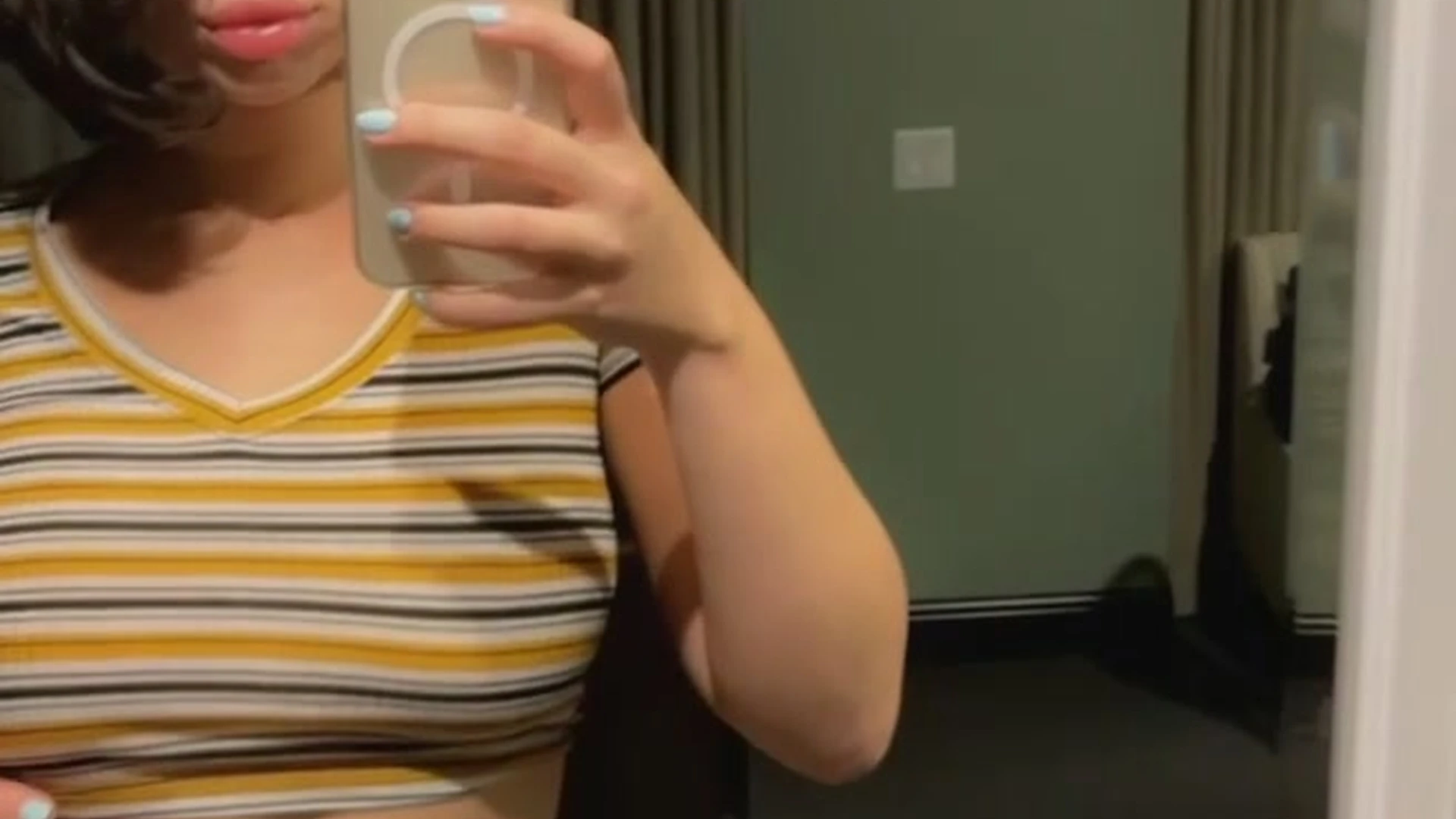 slutty girl flashes her tits on cam – LupuWellness