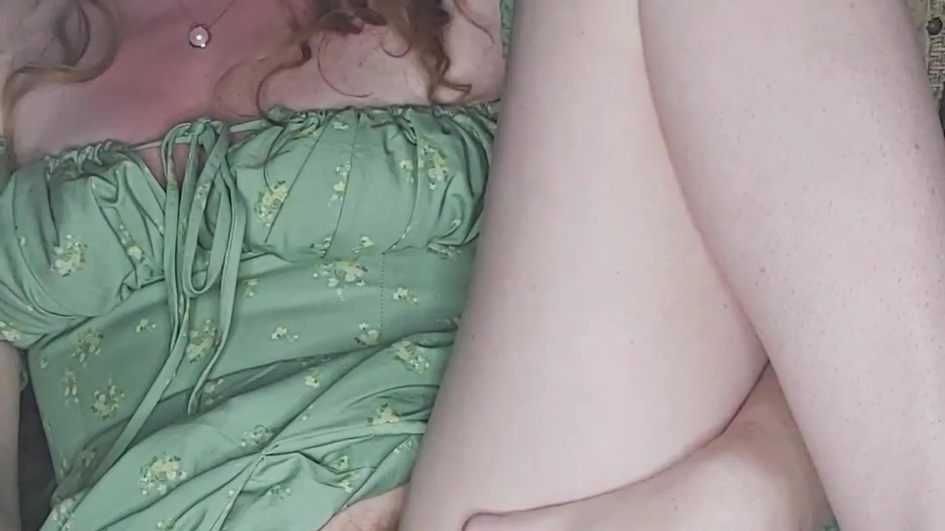 OF model got horny and picked up her dildo and fucked herself till she orgasm(mandyfrizzle)