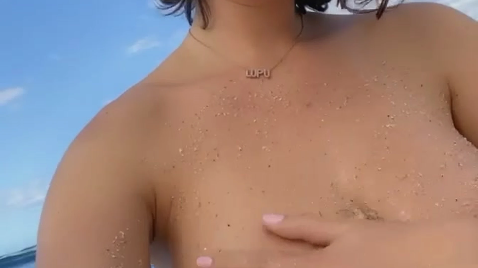 braless and flirty, you like this view? LupuWellness