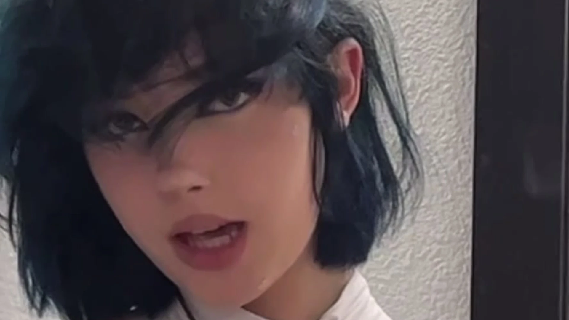 onlyfans model Notdatsrs listen to her favorite song