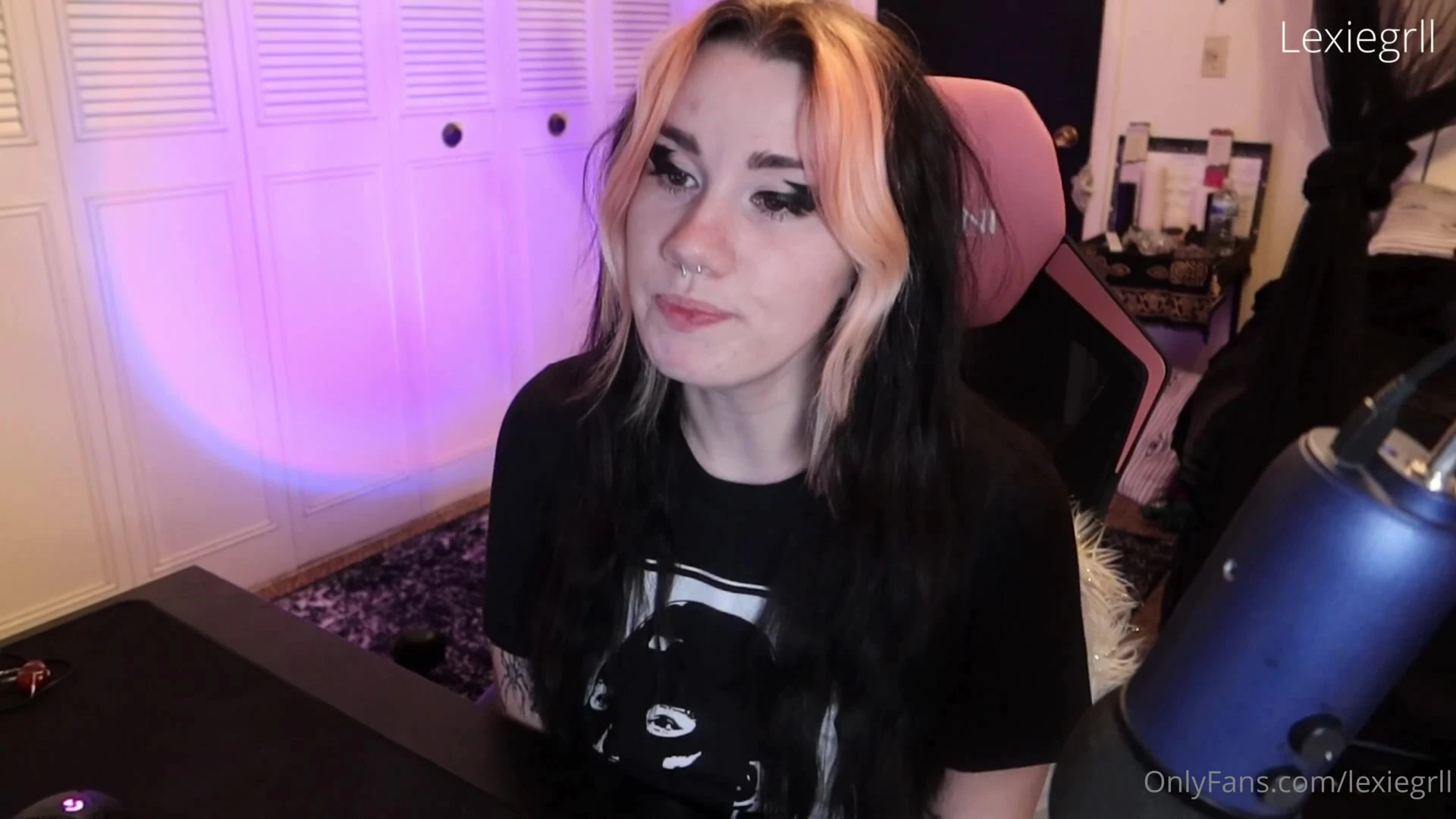 i need someone with a huge dick should dm me, tired of sextoys(lexiegrll)