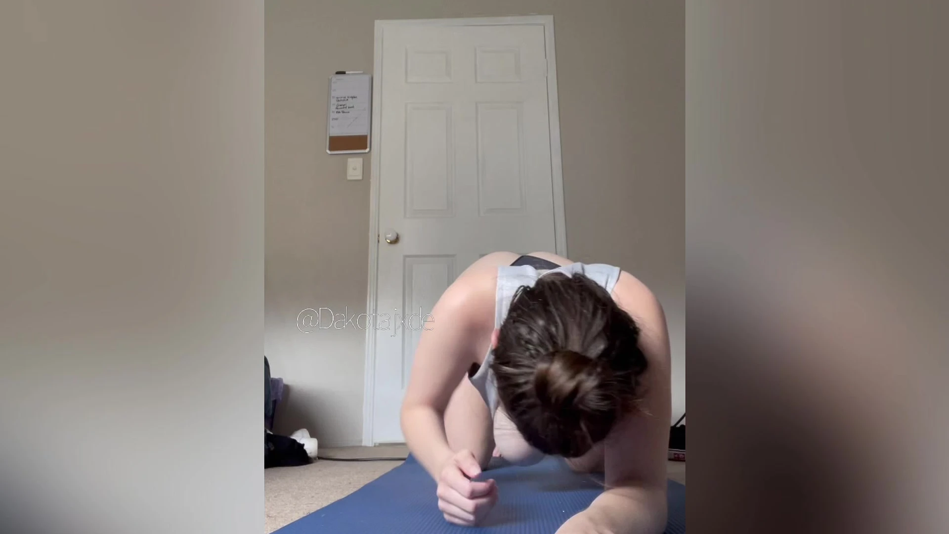 Dakota Jade is having an amazing time praticing yoga