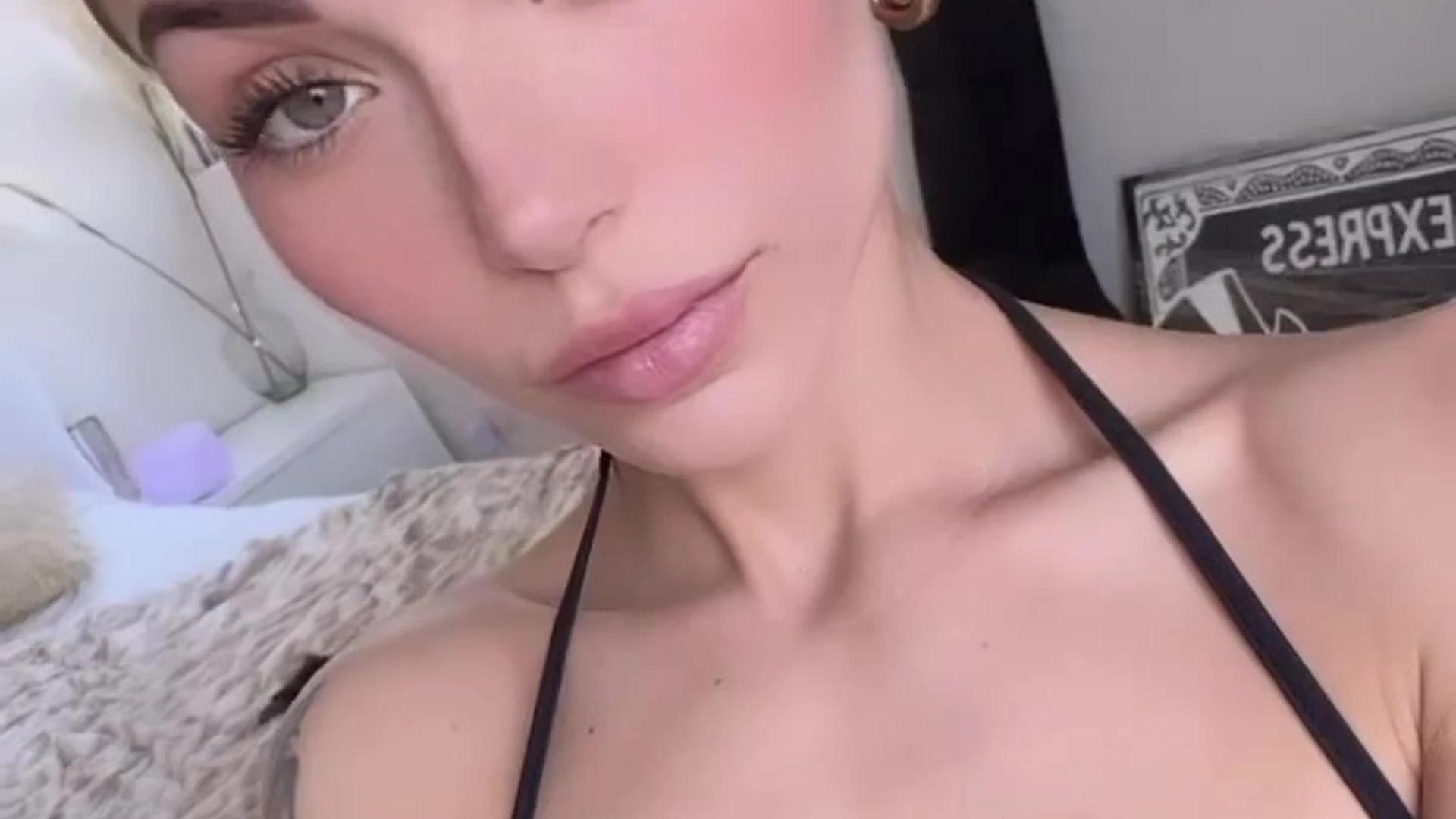 Melanie Pavola nude onlyfans leak